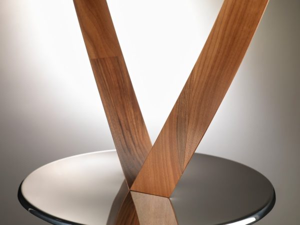 Close-up photo of the stainless steel stand for the apricot Versus contemporary globe.
